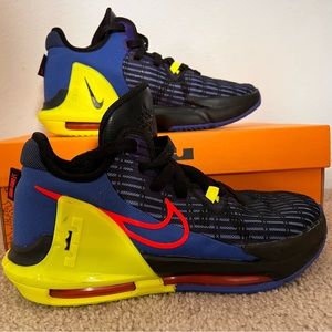 Lebron Witness VI (GS) 7Y | Color: Hyper royal bright crimson|
